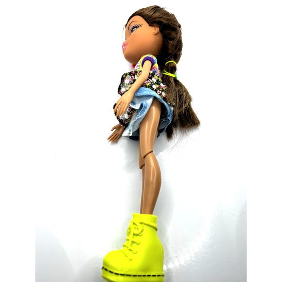 MGA BRATZ 2015 Selfie Snaps Yasmin Fashion Glam Doll - Picture 4 of 5